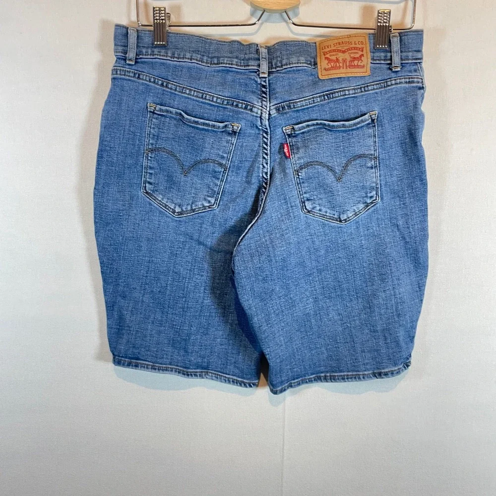 Levi Strauss Co Bermuda Shorts Women's‎ Blue Denim Mid Rise - Size 31